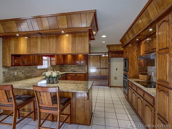 5th image of 10027 Rosewood Dr