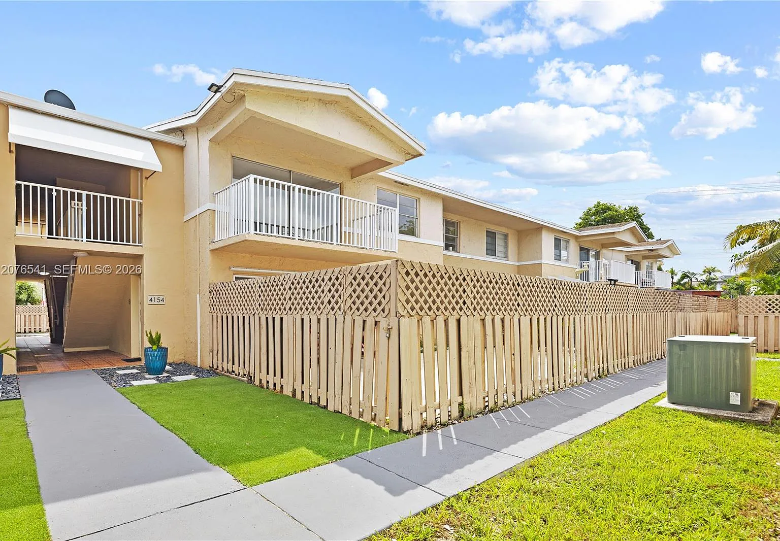 Doral Gardens Condo — Photo 2