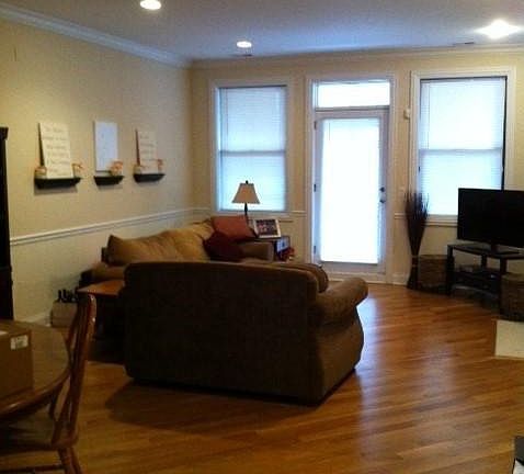 2nd image of 3231 N Kenmore Ave #1KR