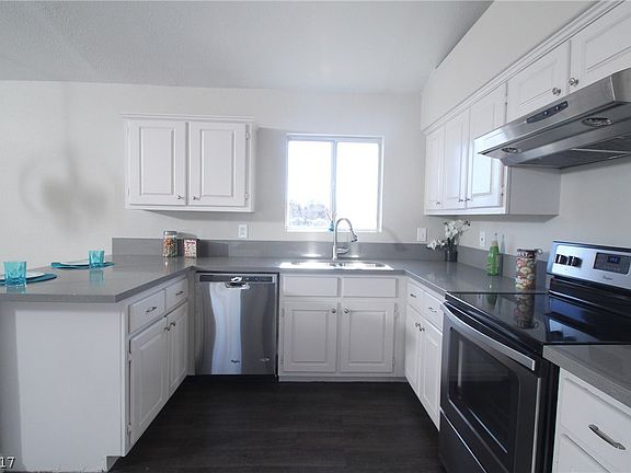 2nd image of 821 W Lupin St
