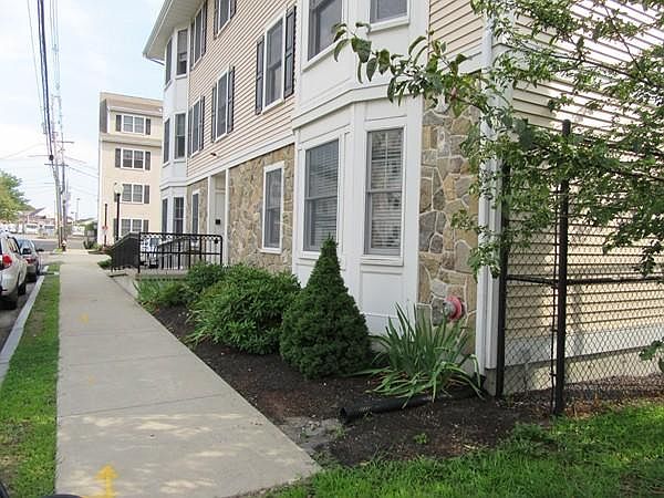 1st image of 12 Rose St #D