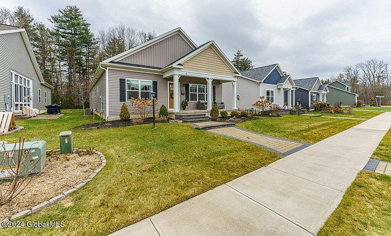 3rd image of 41 Vettura Court