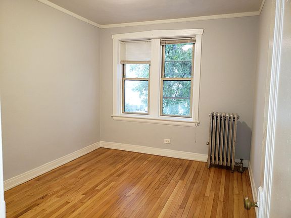 3rd image of 6415 N Albany Ave APT 2W