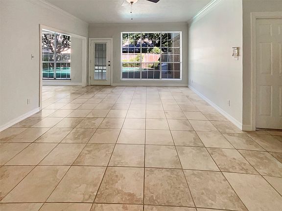 3rd image of 6804 Savannah Ln