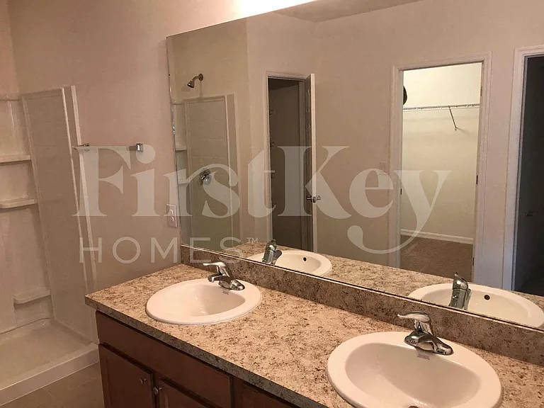 217 NW 9th St — Photo 10