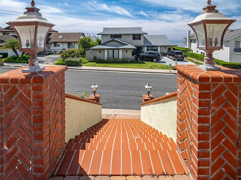 3675 Vigilance Dr — Photo 4