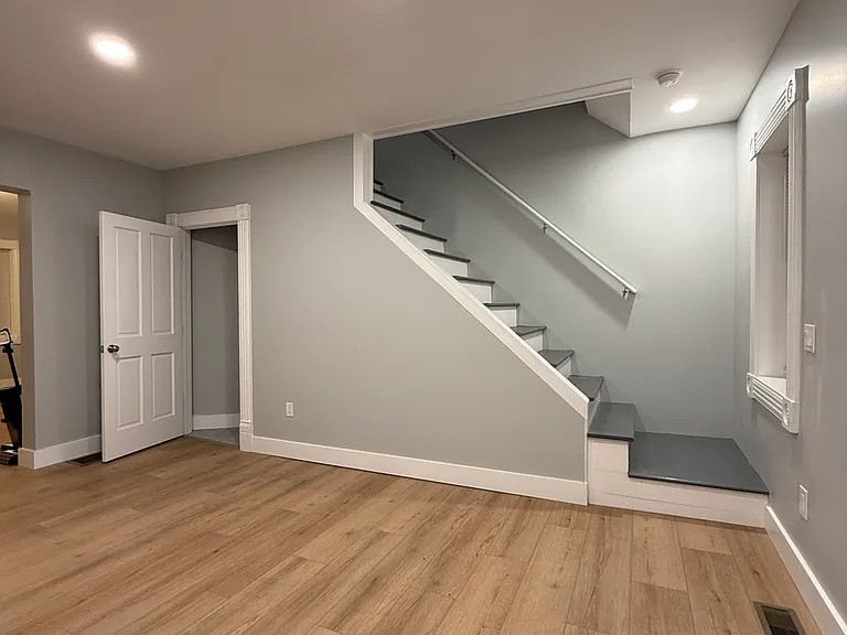 23 E Washington Ave — Photo 15