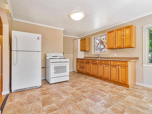 3rd image of 17538 Highland Boulevard