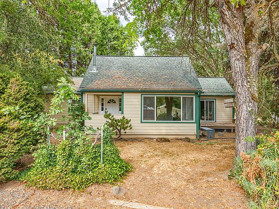 3rd image of 3311 Rogue River Hwy