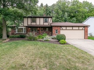5731 Grovewood Dr, Mentor, OH 44060