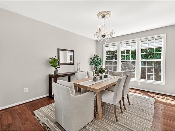 2nd image of 9938 Timberknoll Ln