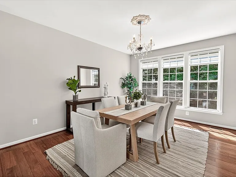 9938 Timberknoll Ln — Photo 2