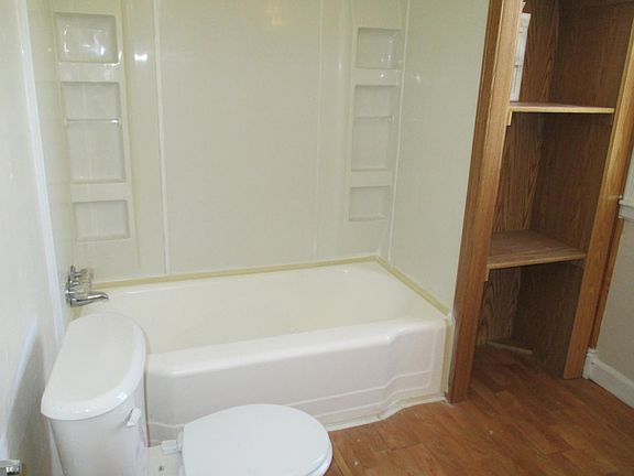 5th image of 1626 Kennedy Dr