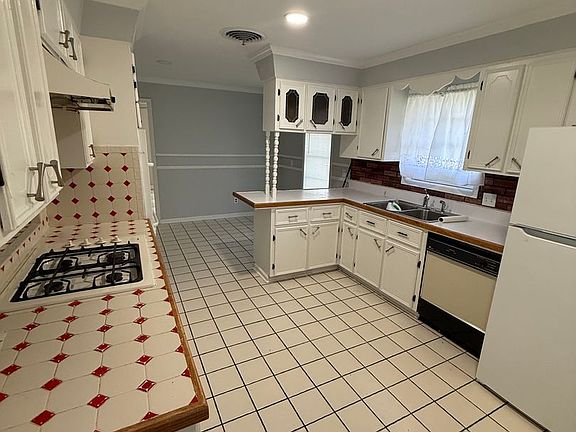3rd image of 2615 Blackwell St