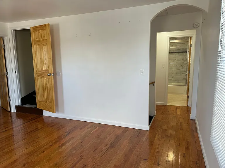 933 Wyandotte St — Photo 29