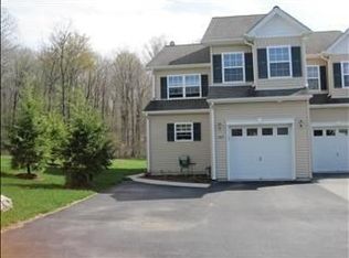 147 Pinebrook Dr, Hyde Park, NY 12538
