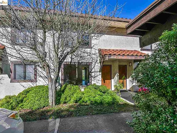 2nd image of 405 Del Valle Cir