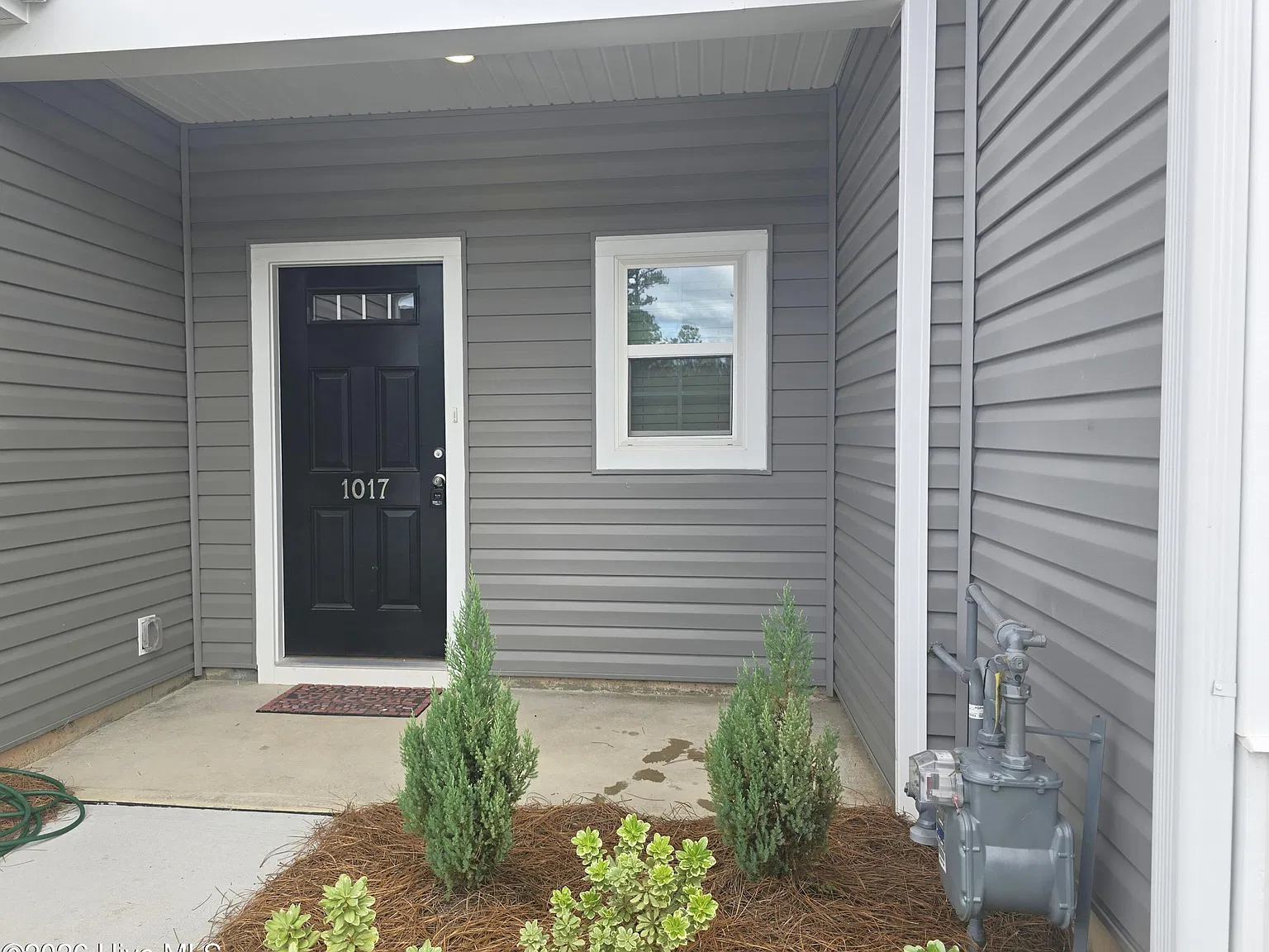 3 bed, 2.5 bath, 1720 sqft, $1,895 — Photo 2