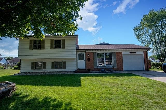 1st image of 217 Parkwood Ln