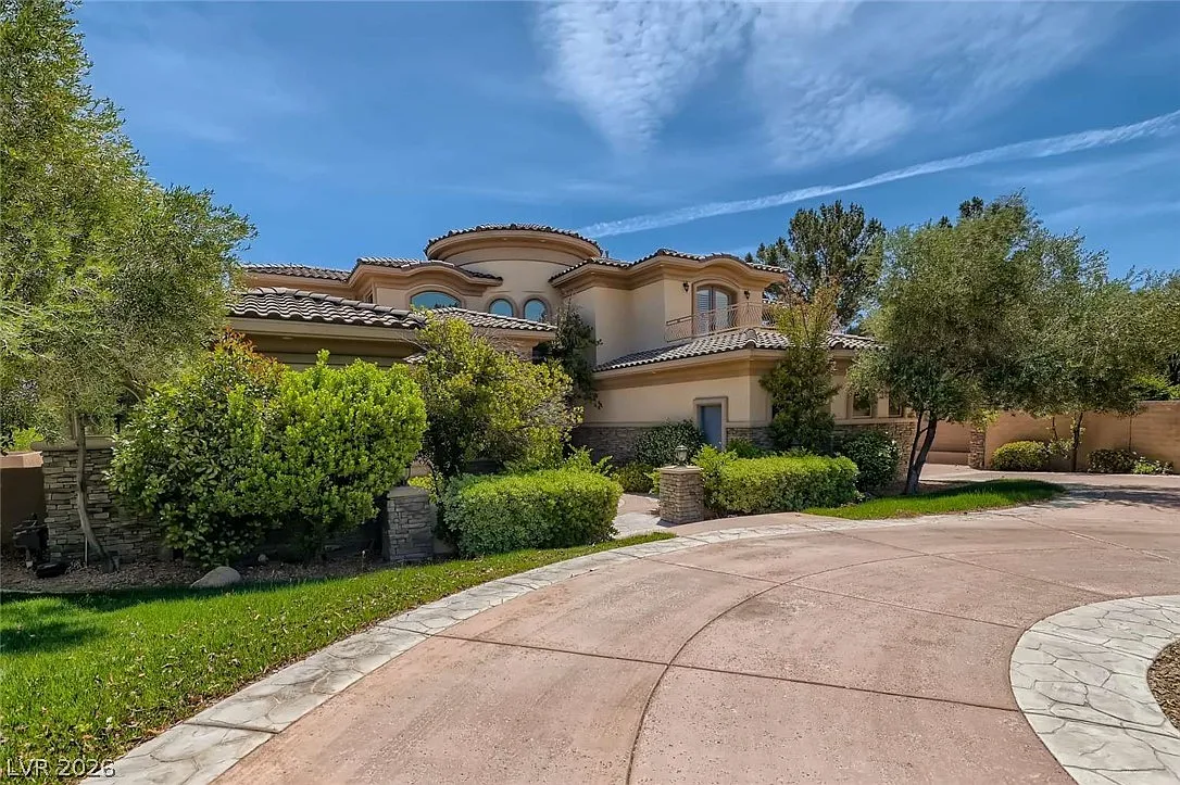 3 bed, 8.0 bath, 5849 sqft, $7,900 — Photo 4