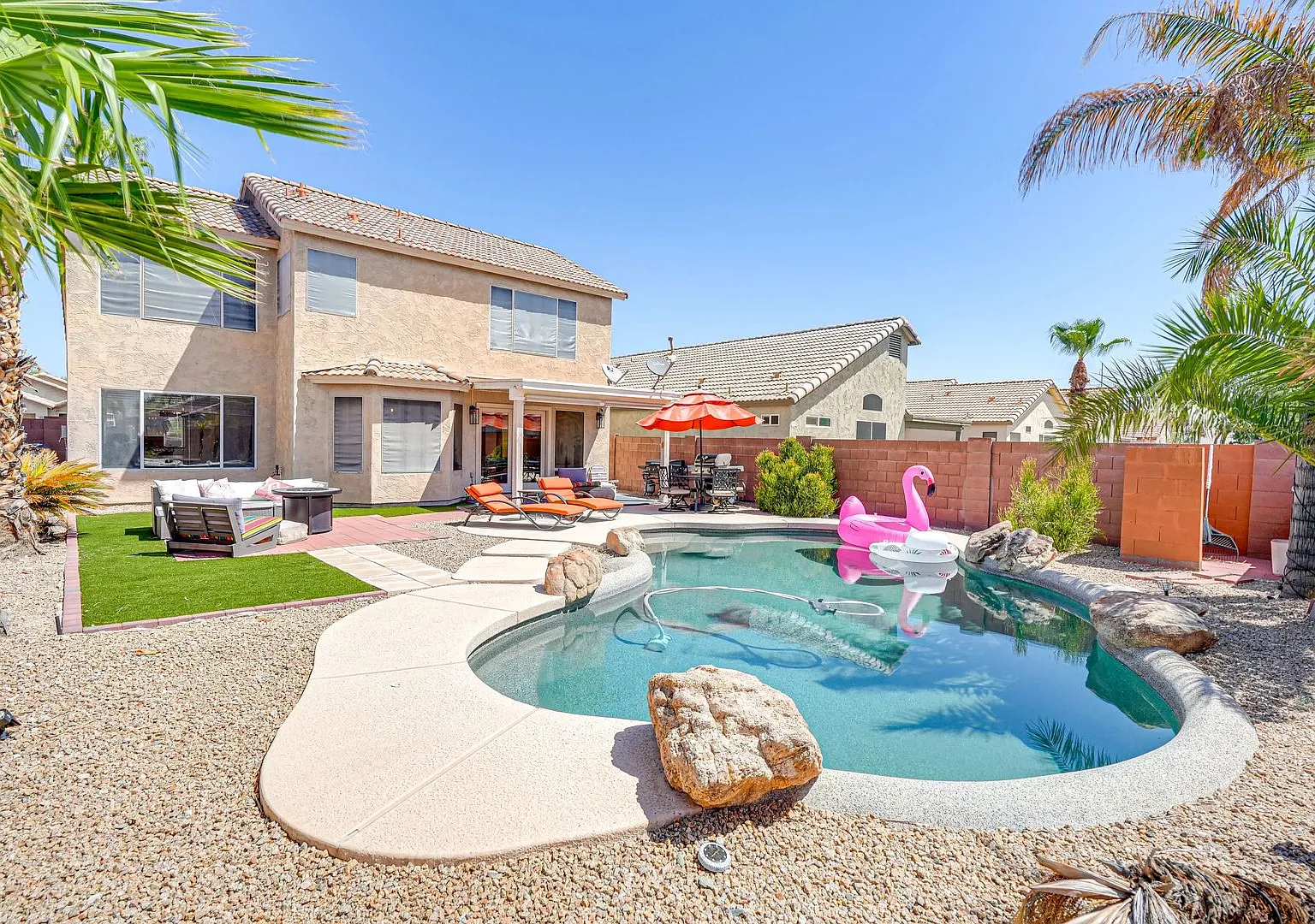 Furnished W/Oasis Pool Avail Now! Reduced $3200 W/ 2 Weeks Free! — Photo 3