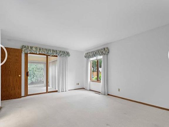 5th image of 1304 Stratford Ct #1
