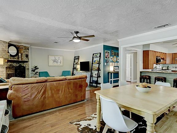 Amazing sightline from the front door that overlooks majority living spaces.