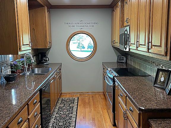 Kitchen w/ ample storage