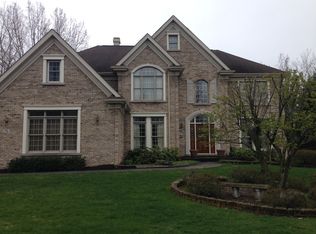 76 Laurel Ln, Williamsville, NY 14221