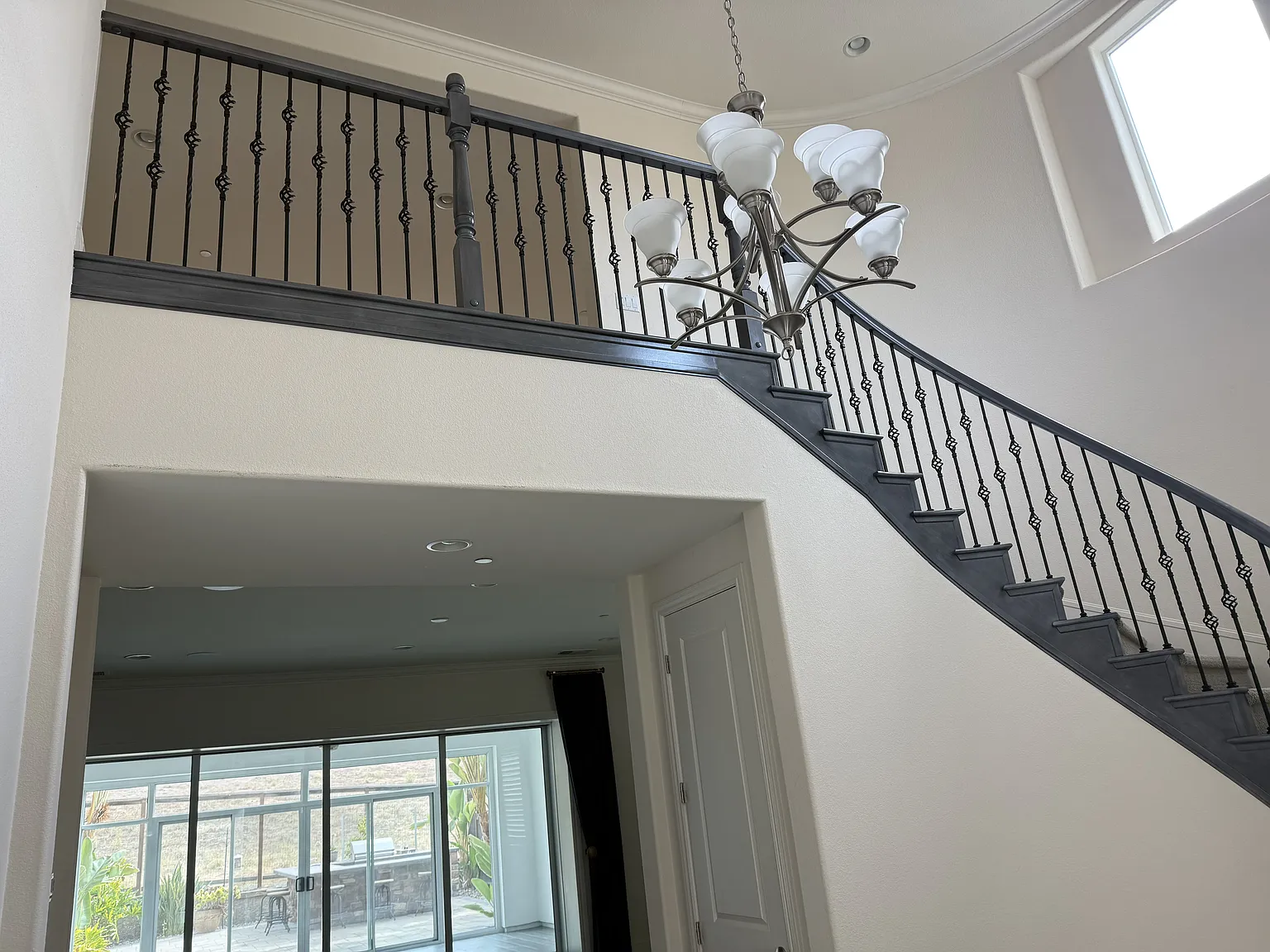 4 bed, 4.5 bath, 3975 sqft, $8,500 — Photo 4
