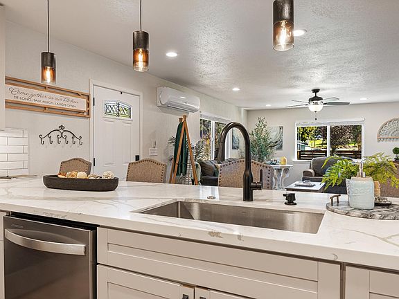 3rd image of 5505 Live Oak Drive