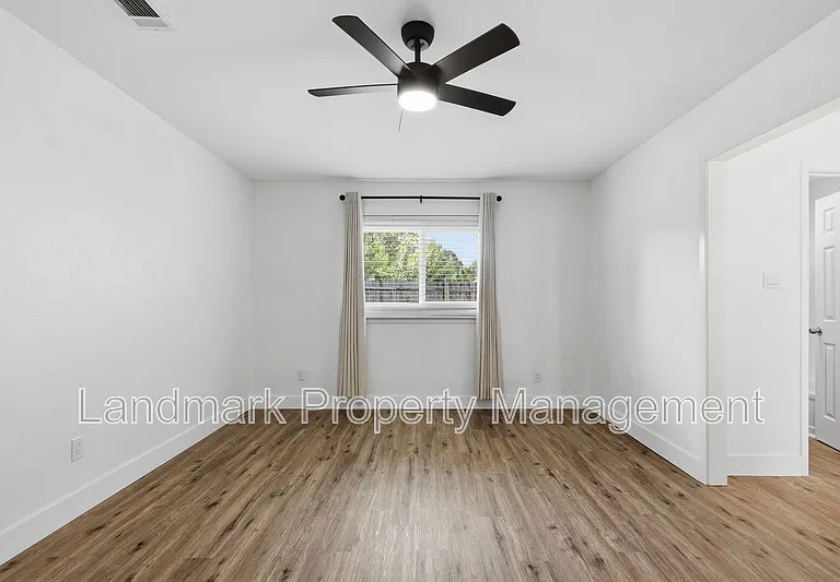 4349 Altamesa Blvd — Photo 11