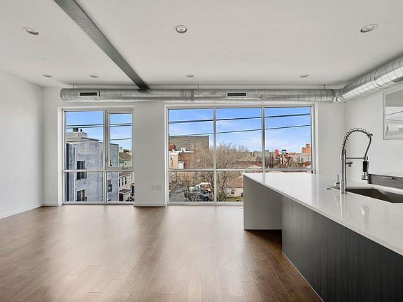 4th image of 634 Jefferson St #B