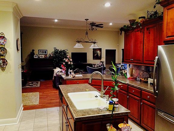3rd image of 117 Reserve Dr