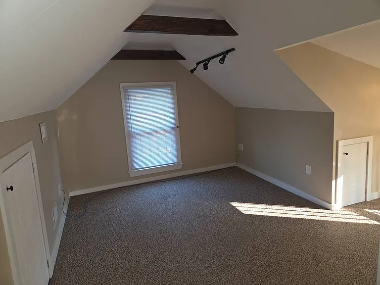 28 Pearl St — Photo 29