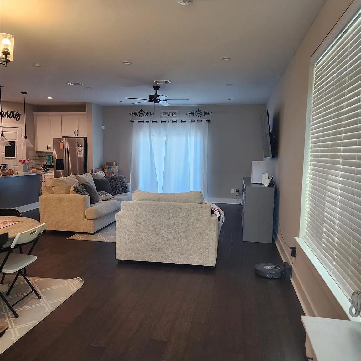 3 bed, 2.5 bath, 1912 sqft, $2,300 — Photo 3