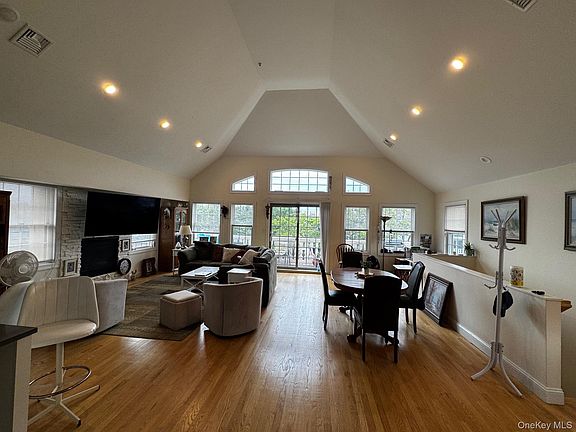 4th image of 621 E Olive St #2