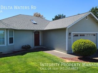 3348 Delta Waters Rd, Medford, OR 97504