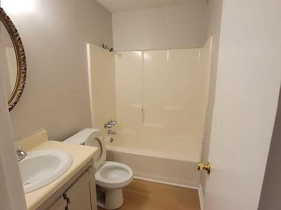 5th image of 2113 Meade Ave