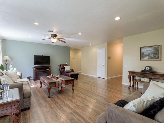 3rd image of 5198 Persianwood Pl