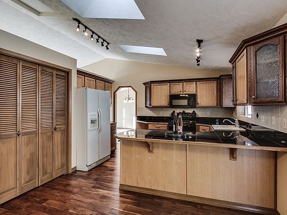 4th image of 10408 N Woodridge Dr
