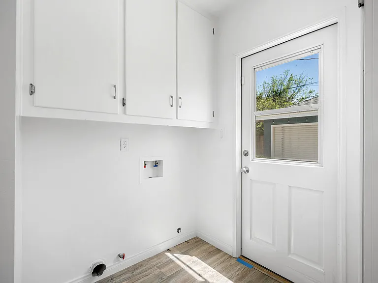 6438 Densmore Ave — Photo 10