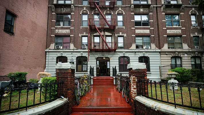 Rented by Nooklyn NYC LLC | media 31