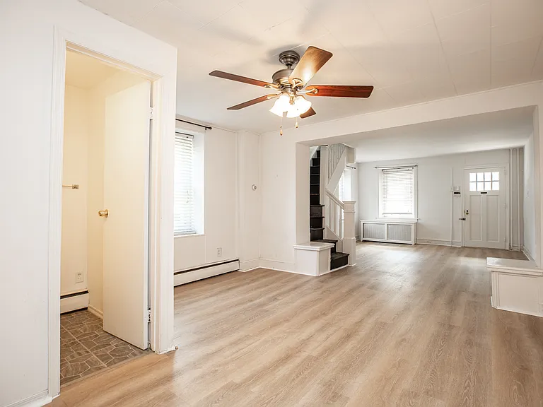 470 Conarroe St — Photo 30