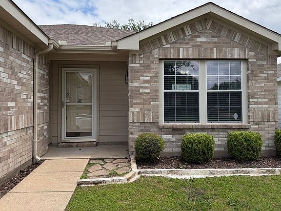 2nd image of 817 Live Oak Dr