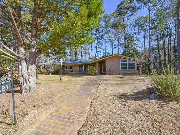 2nd image of 124 Sherwood Ln