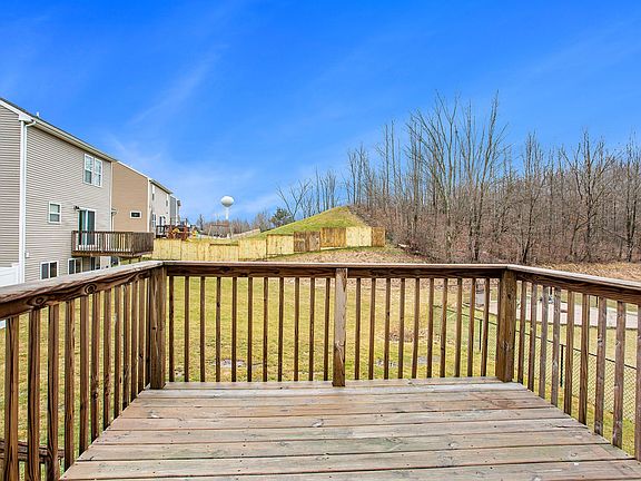 3rd image of 310 Wagonwheel Ct NE