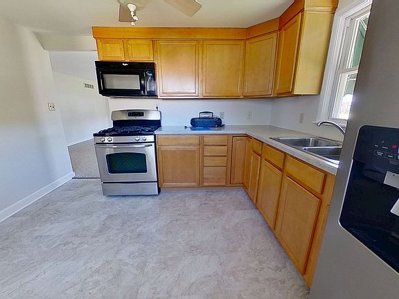 5th image of 131 S Kershaw St