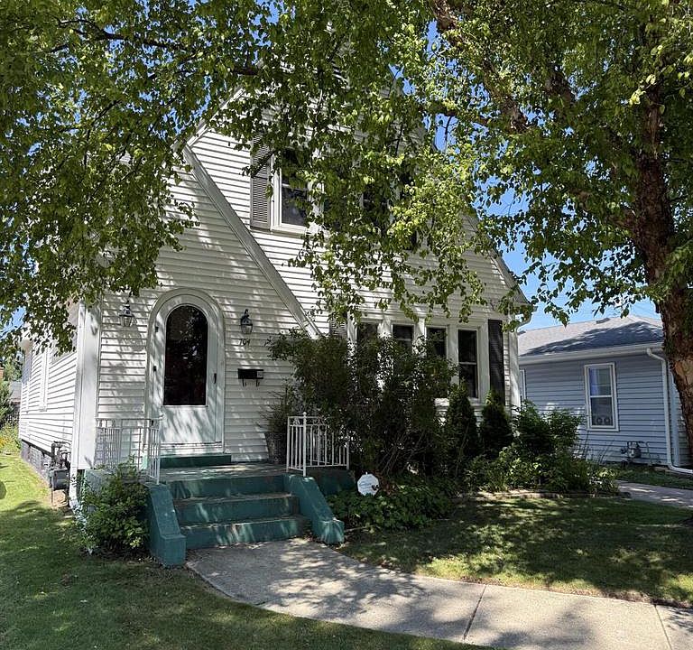 1st image of 704 William STREET