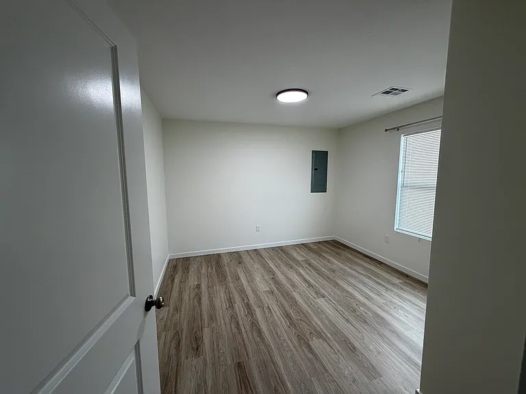 1219 Fountain Dr — Photo 9